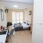 - Stylish & Convenient Апартаменты *