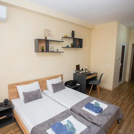 Trendy - Free Parking In Apartment