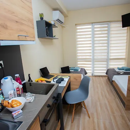 - Stylish & Convenient Апартамент