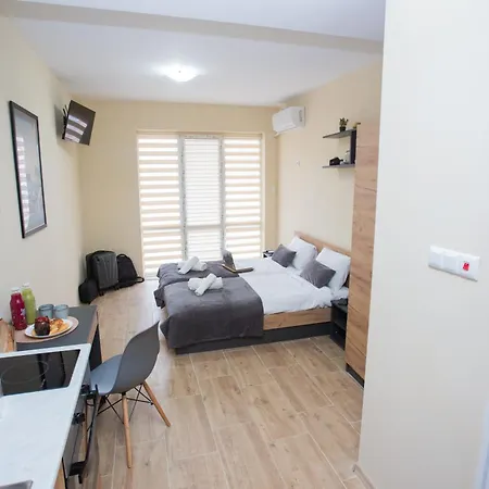 - Stylish & Convenient Апартамент *