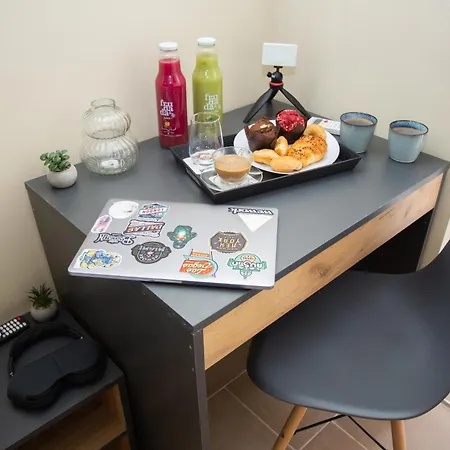 - Stylish & Convenient Апартамент
